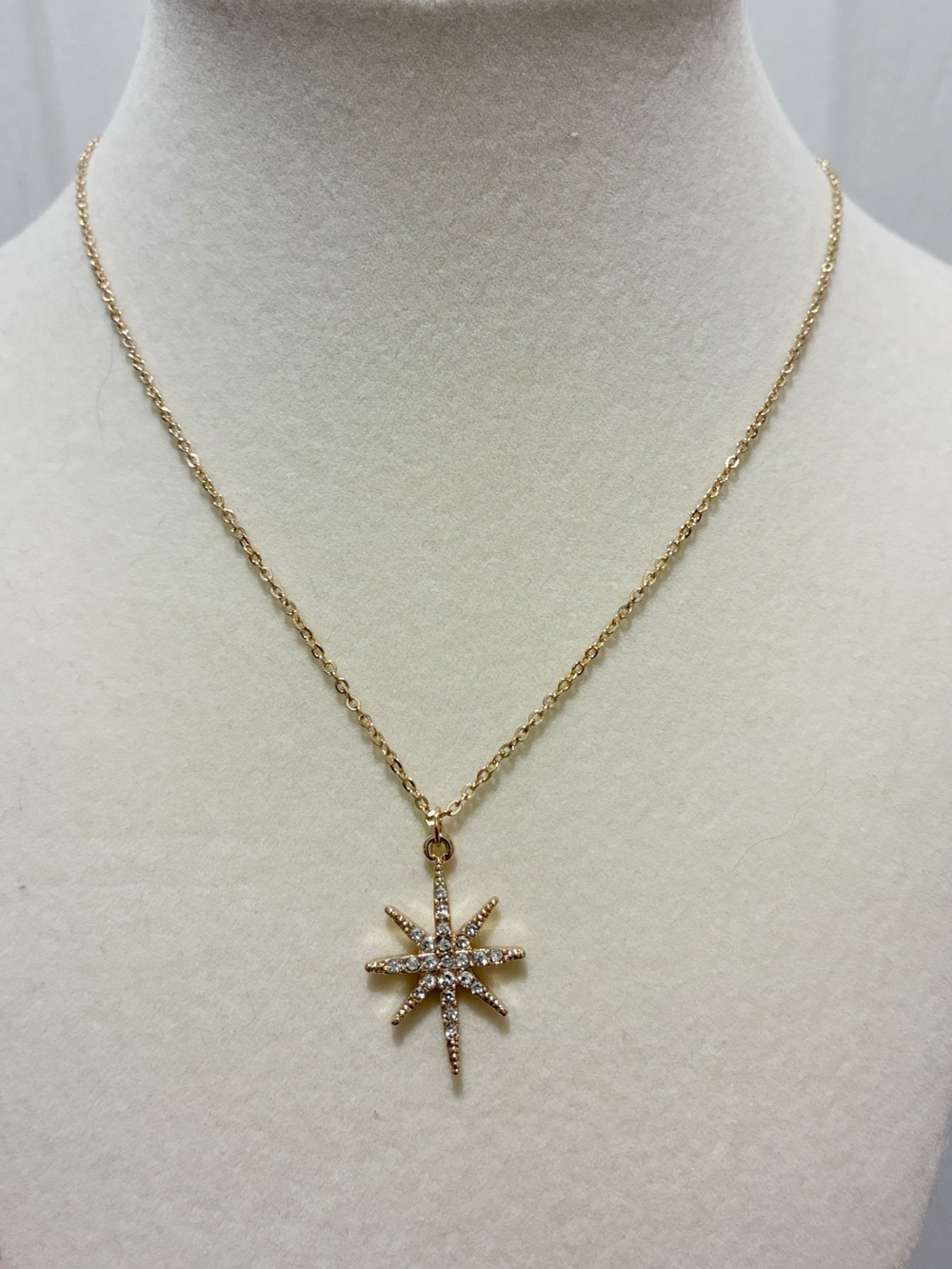 [ nwot ] Goldtone Starburst Pendant Necklace